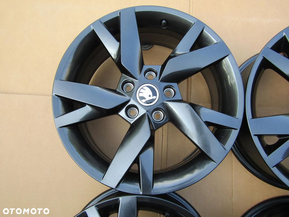 4x Felgi Aluminiowe 17 Skoda Kodiaq Karoq Octavia II III IV Superb Yeti 6,5 j 5x112 ET46 / 5E3601025 STAN IDEALNY - 7
