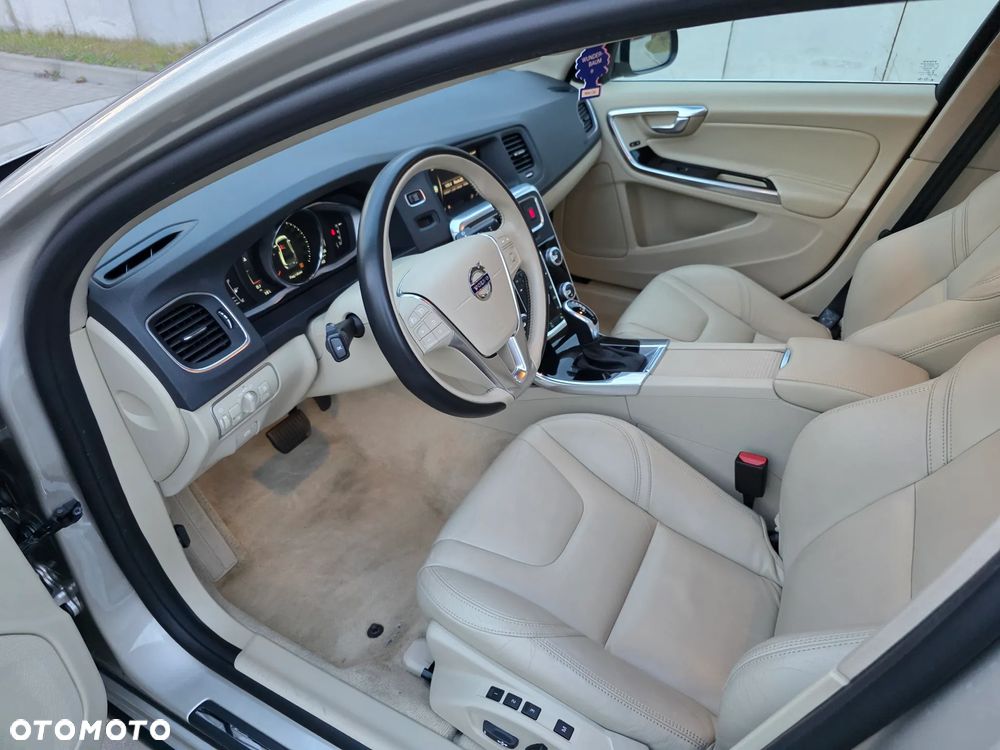 Volvo S60 D4 Geartronic Summum - 25