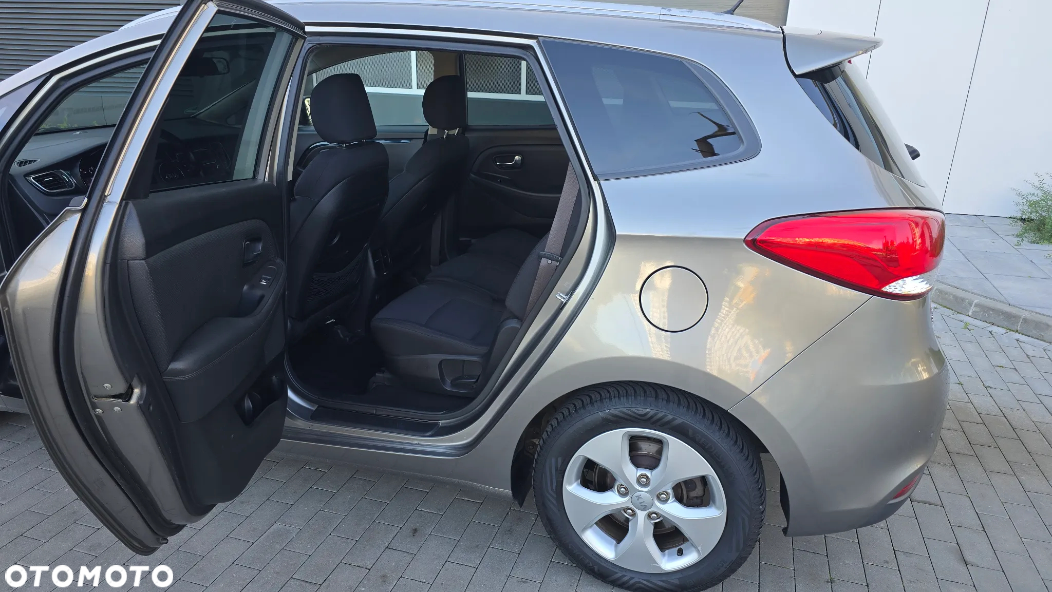 Kia Carens 1.6 GDI Edition 7 - 11