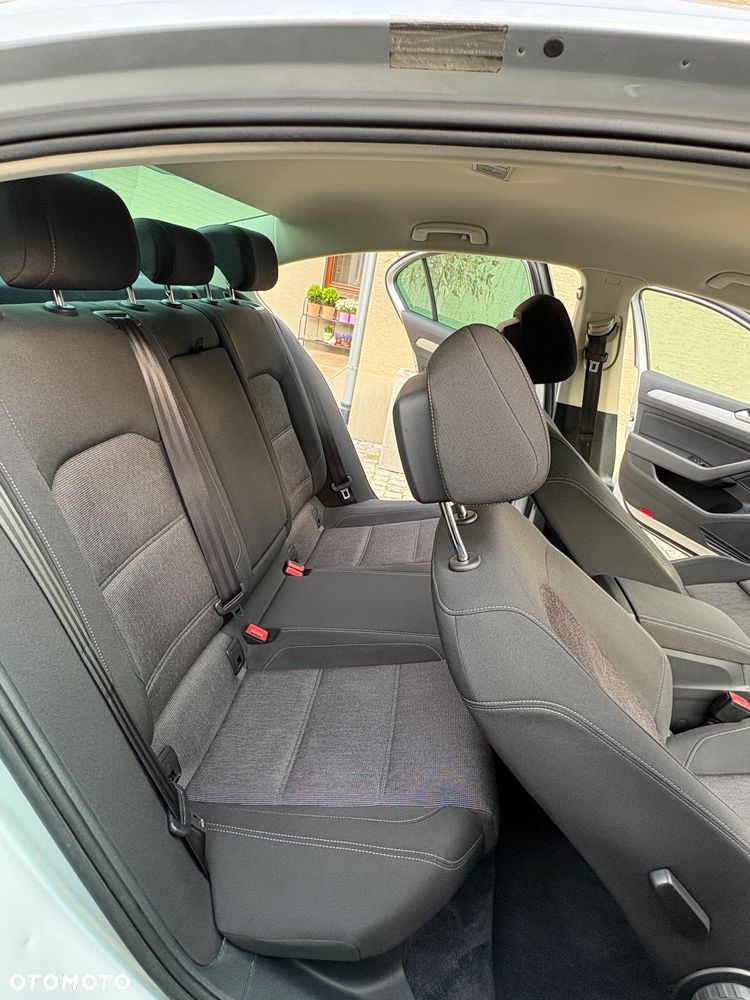 Volkswagen Passat 2.0 TDI SCR Comfortline - 9