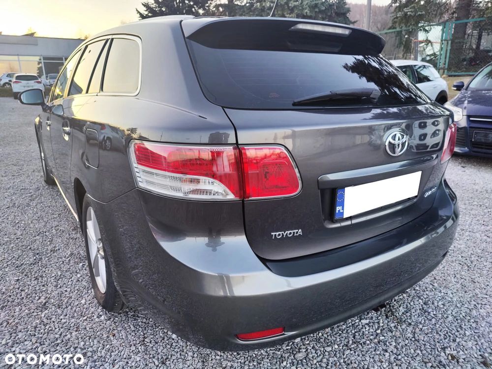 Toyota Avensis - 14