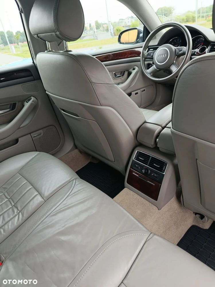 Audi A8 4.2 Quattro - 10