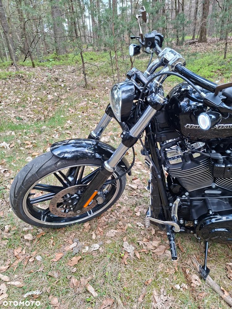 Harley-Davidson Softail Breakout - 25