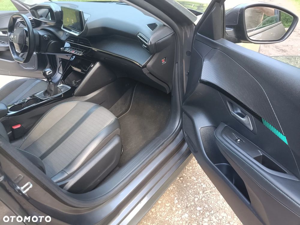 Peugeot 208 - 32