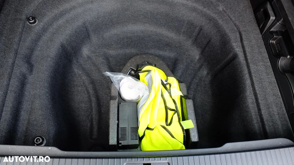 Volkswagen Passat Variant 2.0 TDI SCR DSG BlueMotion Comfortline - 28