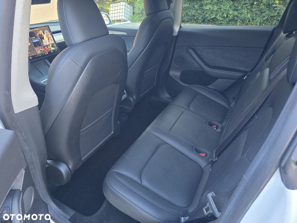 Tesla Model Y Long Range Dual Motor AWD - 19