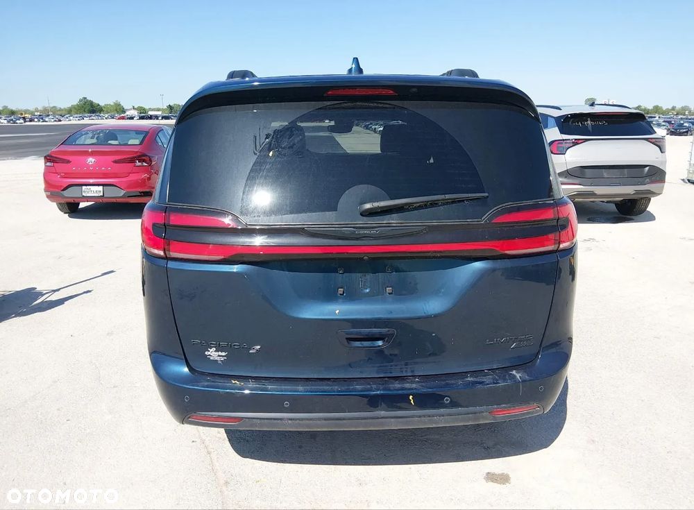 Chrysler Pacifica - 4