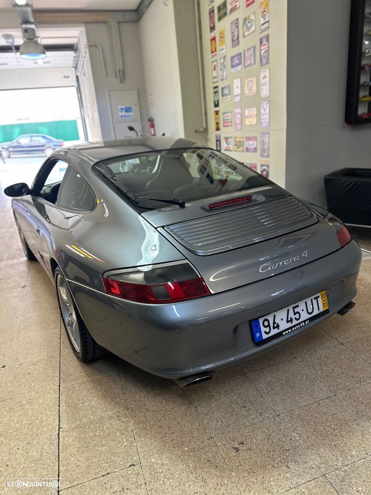 Porsche 911 (996) Carrera 4 - 18