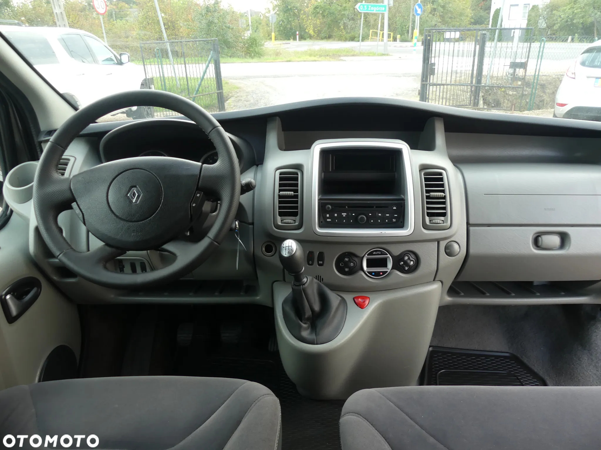 Renault Trafic 2.0 dCi 115 FAP Grand Passenger Black Edition - 9