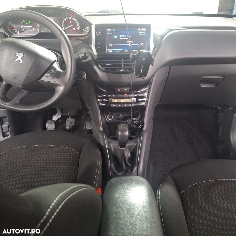 Peugeot 208 1.2 L PureTech Active - 25