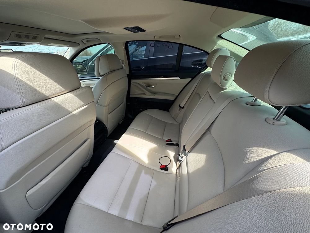 BMW Seria 5 528i xDrive - 22