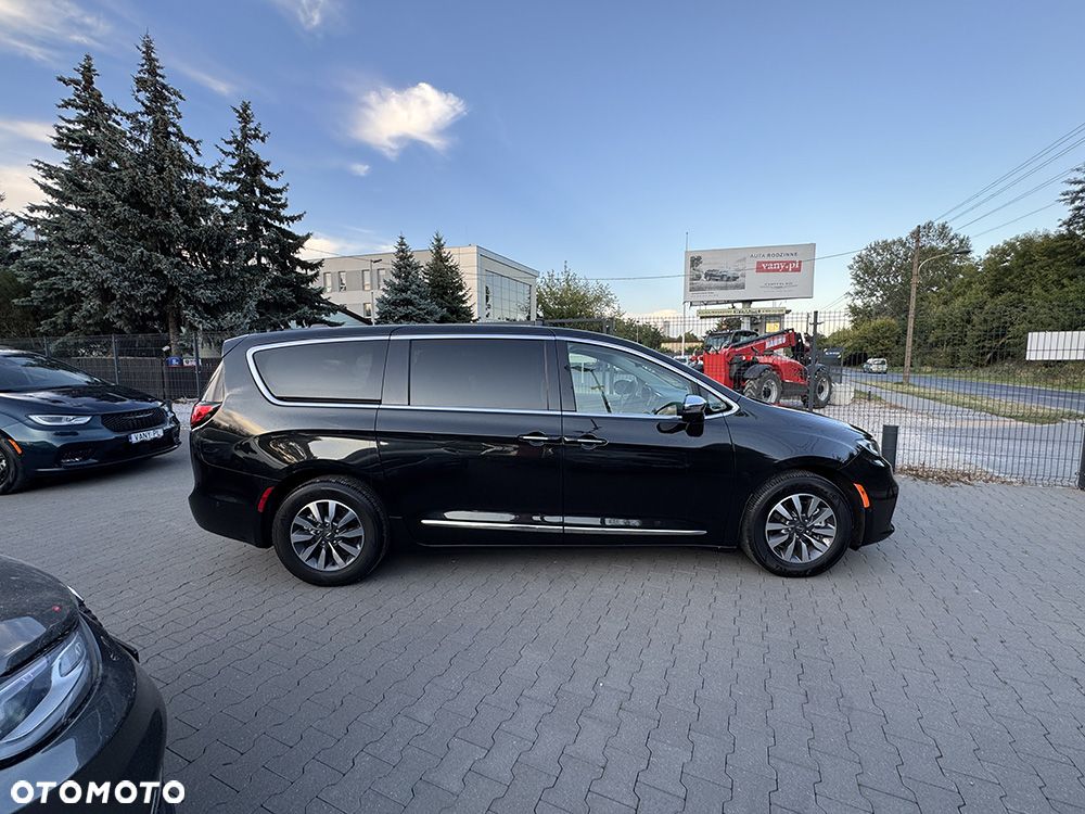 Chrysler Pacifica - 3