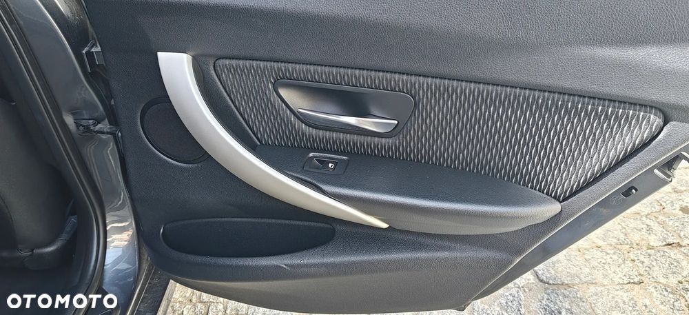BMW Seria 3 316i Sport Line - 25