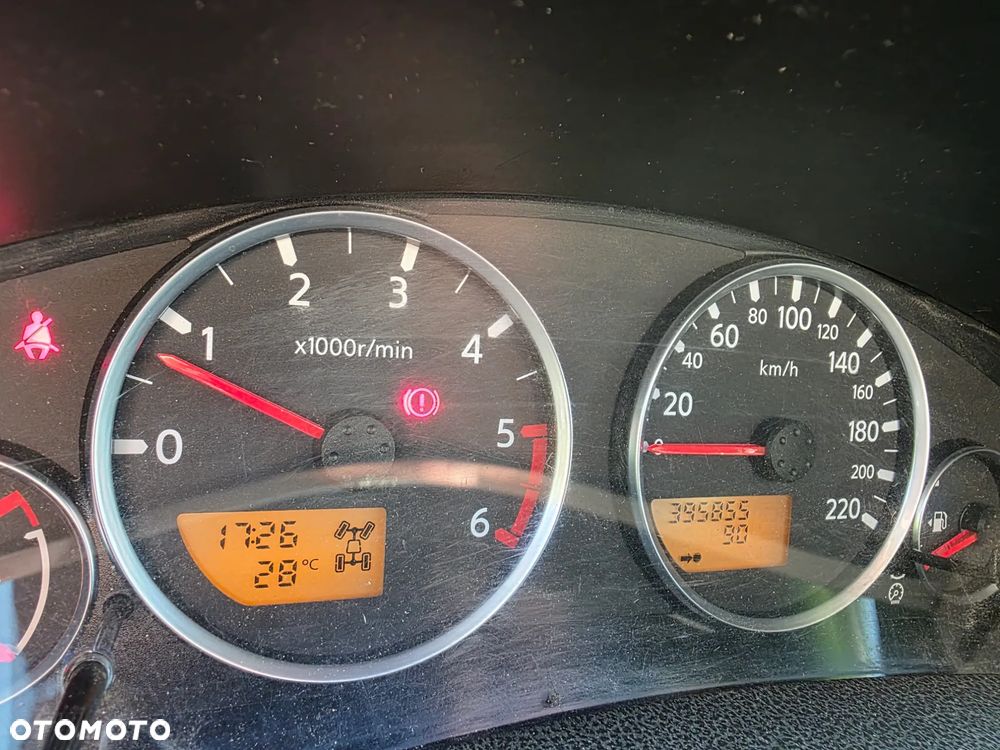 Nissan Pathfinder 2.5 DCi Comfort / XE - 8