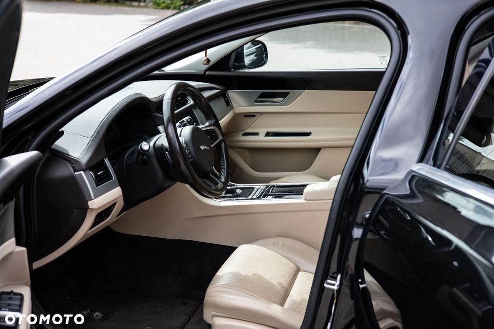 Jaguar XF 2.0 i4D AWD Prestige - 13