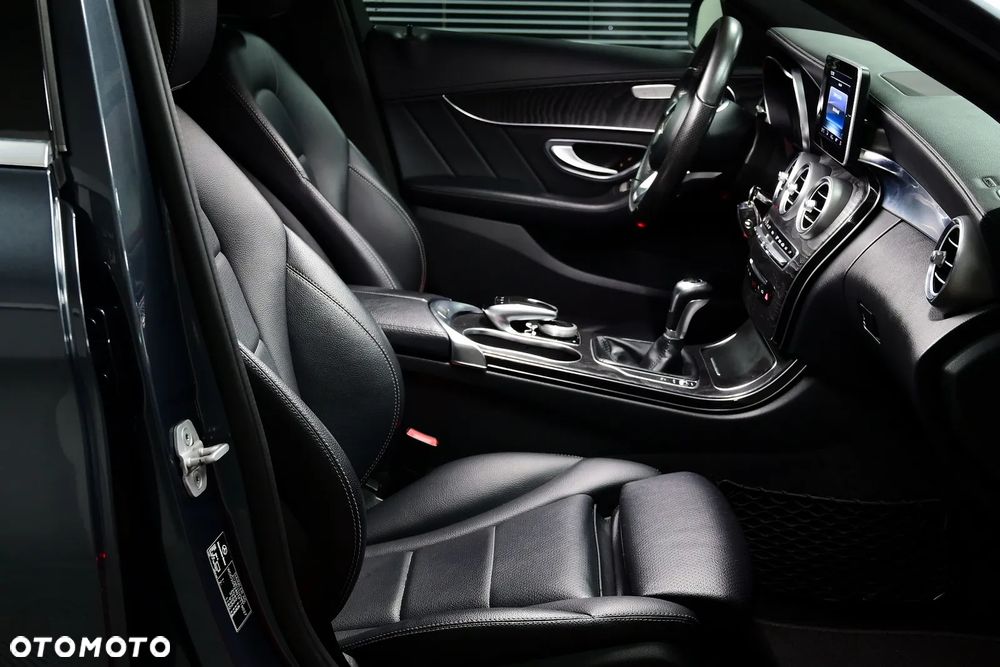 Mercedes-Benz Klasa C 180 AMG Line - 22