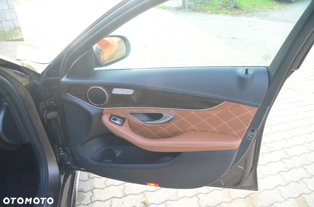 Mercedes-Benz Klasa C 200 4Matic 7G-TRONIC AMG Line - 9