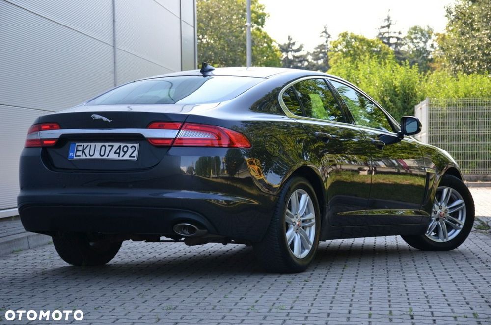 Jaguar XF - 10