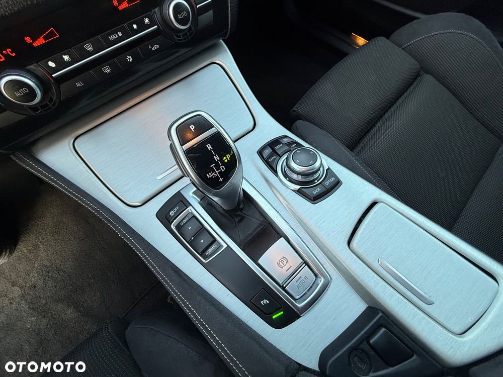BMW Seria 5 535d Sport-Aut Modern Line - 22