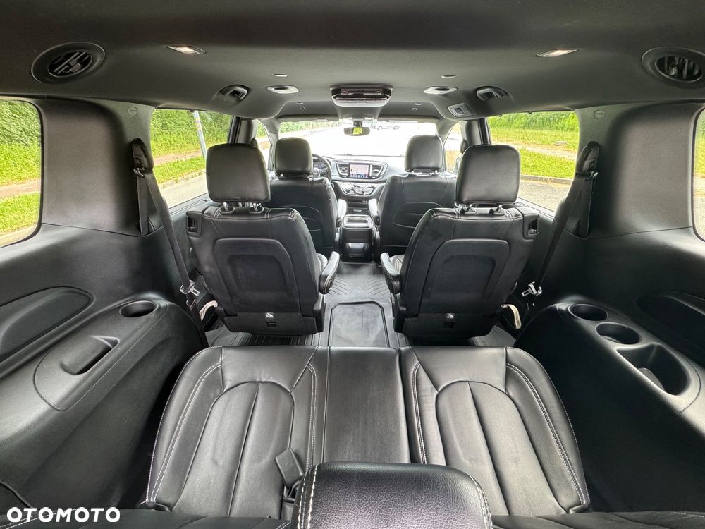 Chrysler Pacifica - 11