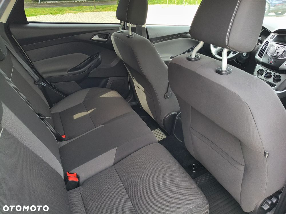 Ford Focus 1.6 Ambiente - 23