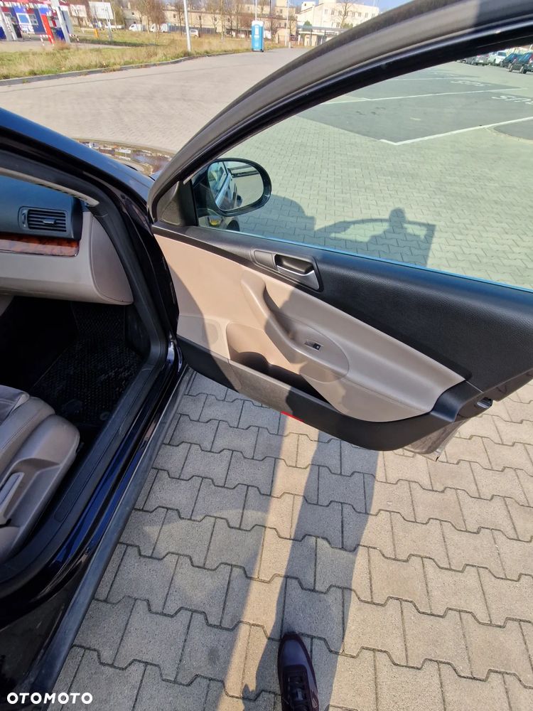 Volkswagen Passat 2.0 TDI Highline - 25