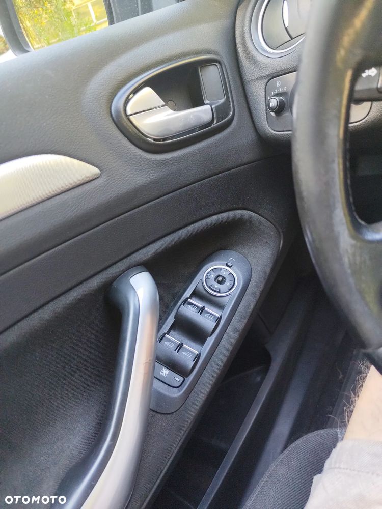 Ford Mondeo 2.0 Ghia - 10