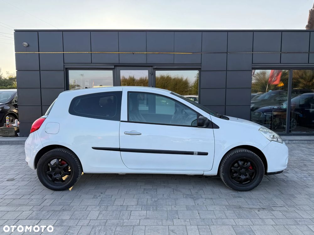 Renault Clio 1.2 16V 75 Authentique - 8