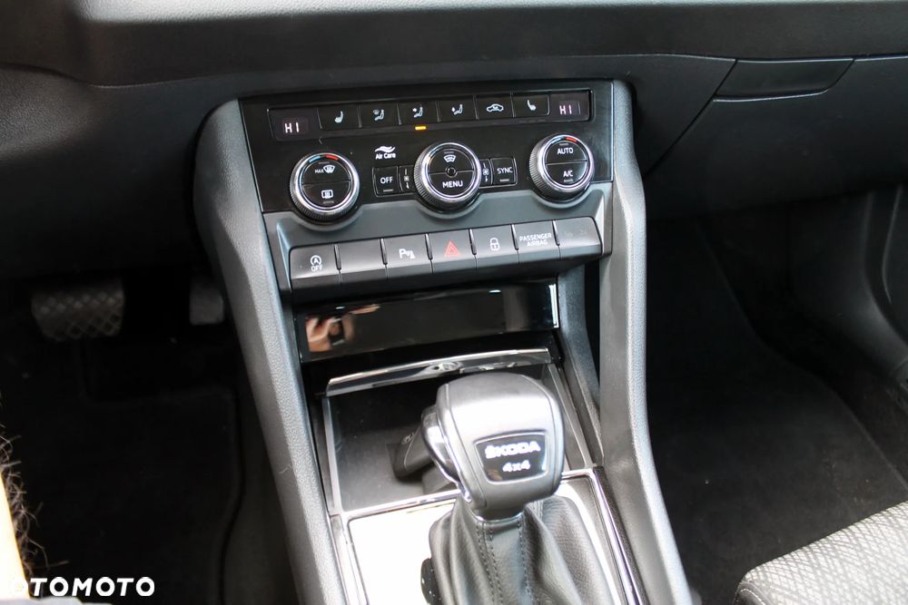 Skoda Karoq 2.0 TDI SCR 4x4 Style DSG - 25