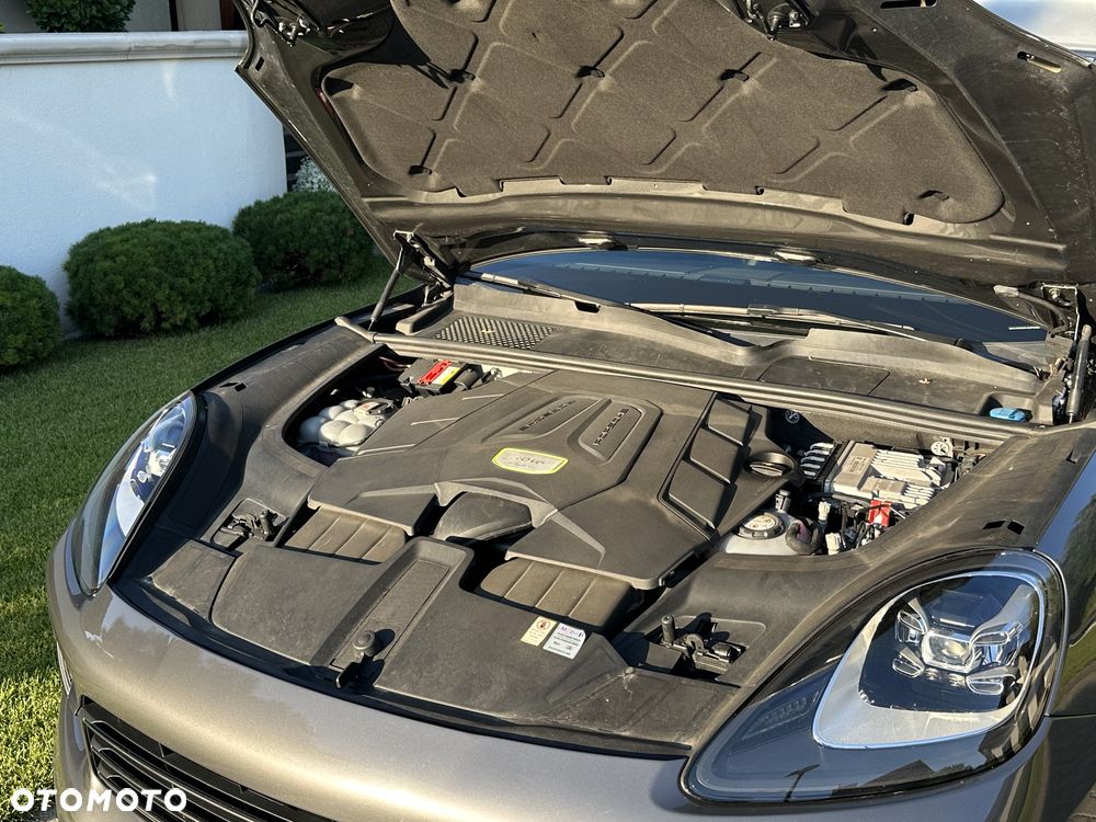 Porsche Cayenne - 21