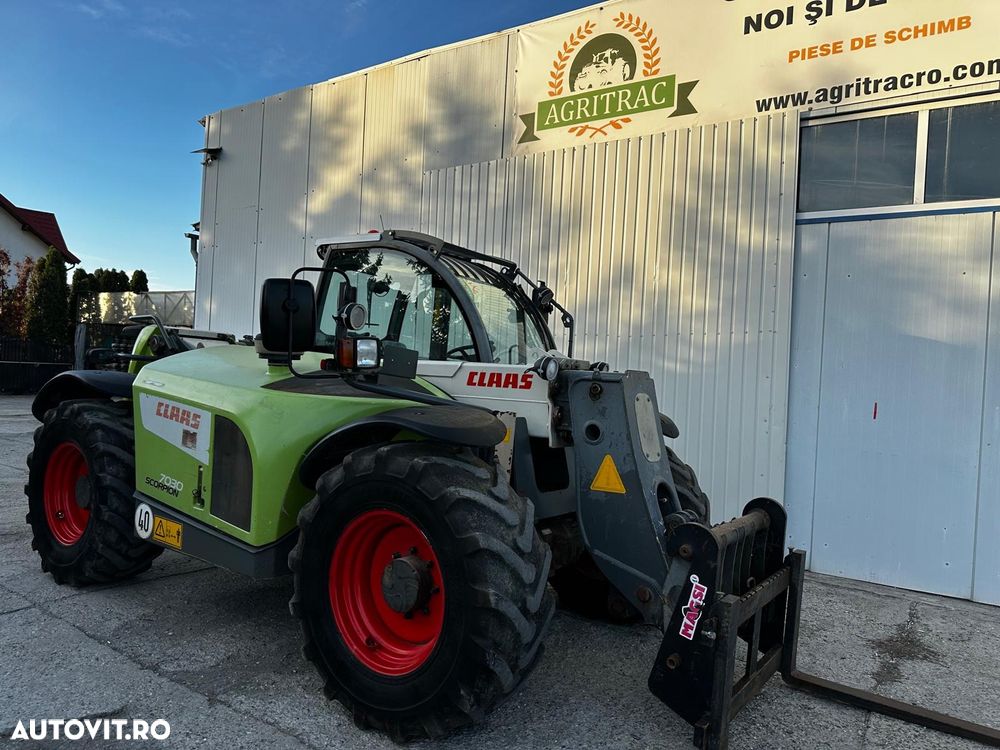 Claas SCORPION 7030 - 3