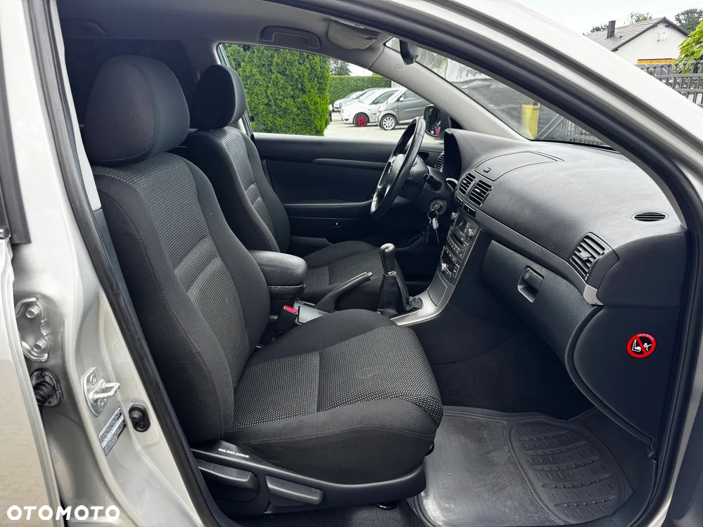 Toyota Avensis 1.8 VVT-i Executive - 30