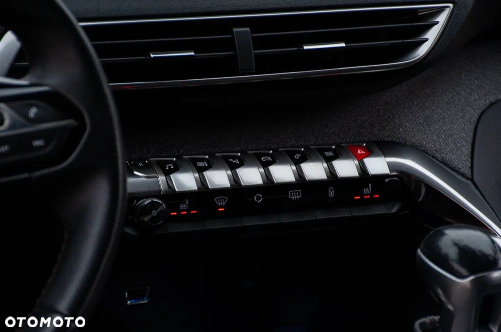 Peugeot 3008 PureTech 130 Stop & Start GPF Allure Business-Paket - 35