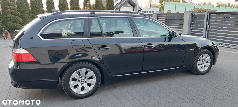 BMW Seria 5 525d - 25