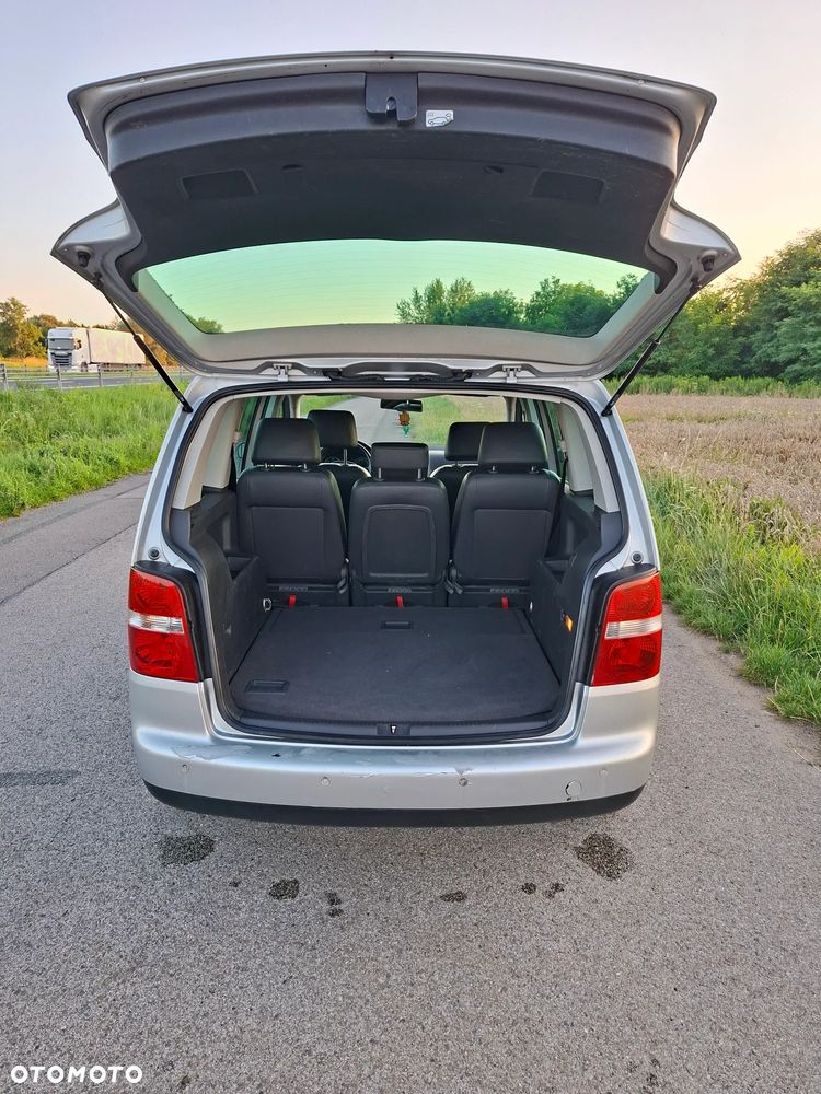 Volkswagen Touran 2.0 TDI Highline - 11