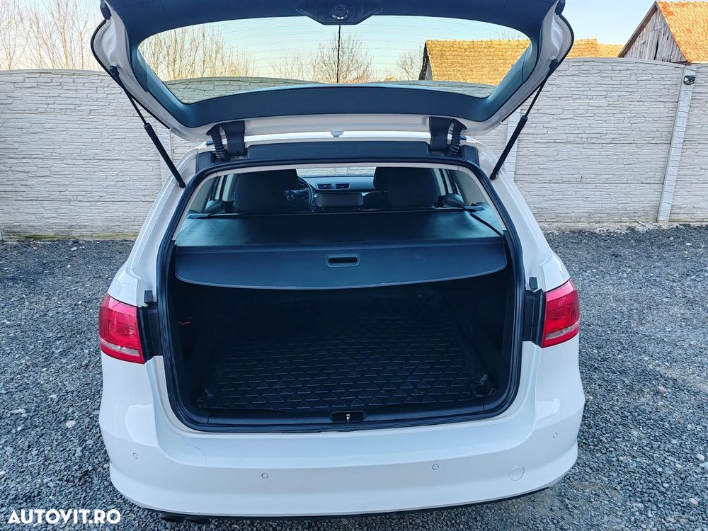 Volkswagen Passat - 12
