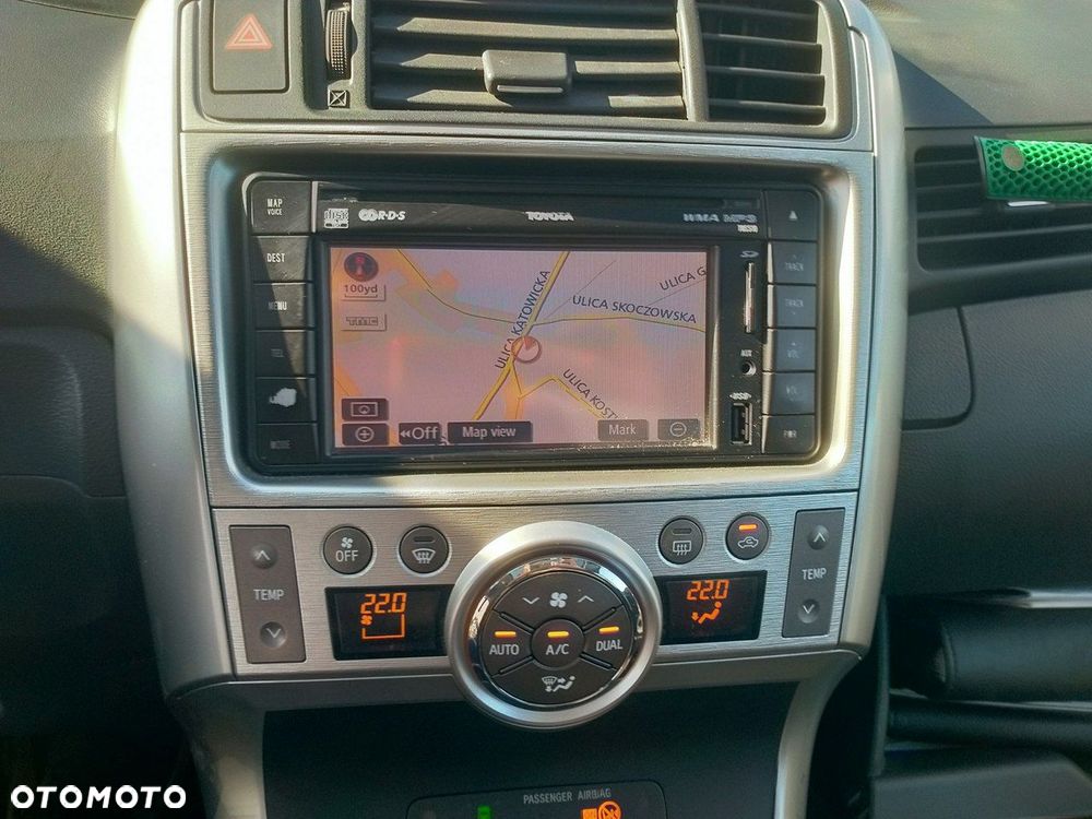 Toyota Verso 1.8 Premium - 18