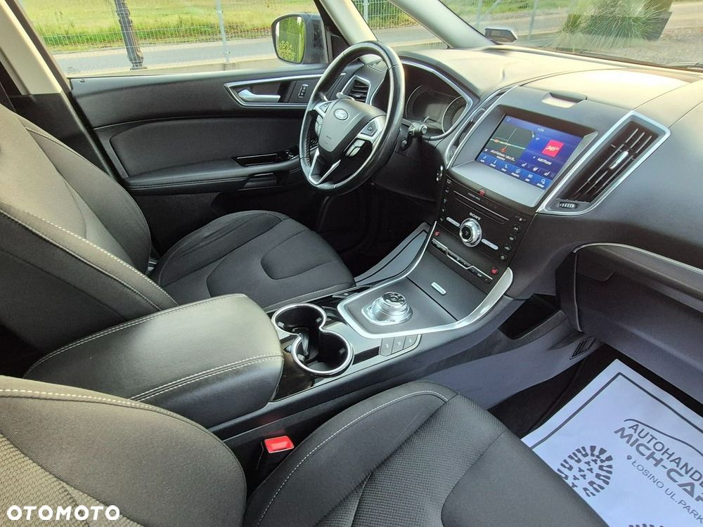 Ford S-Max - 17