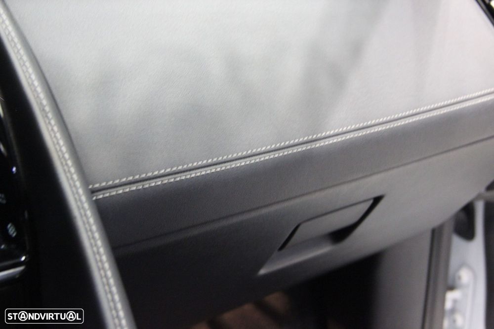 Jaguar E-Pace 1.5 P300e R-Dynamic SE AWD Aut. - 18