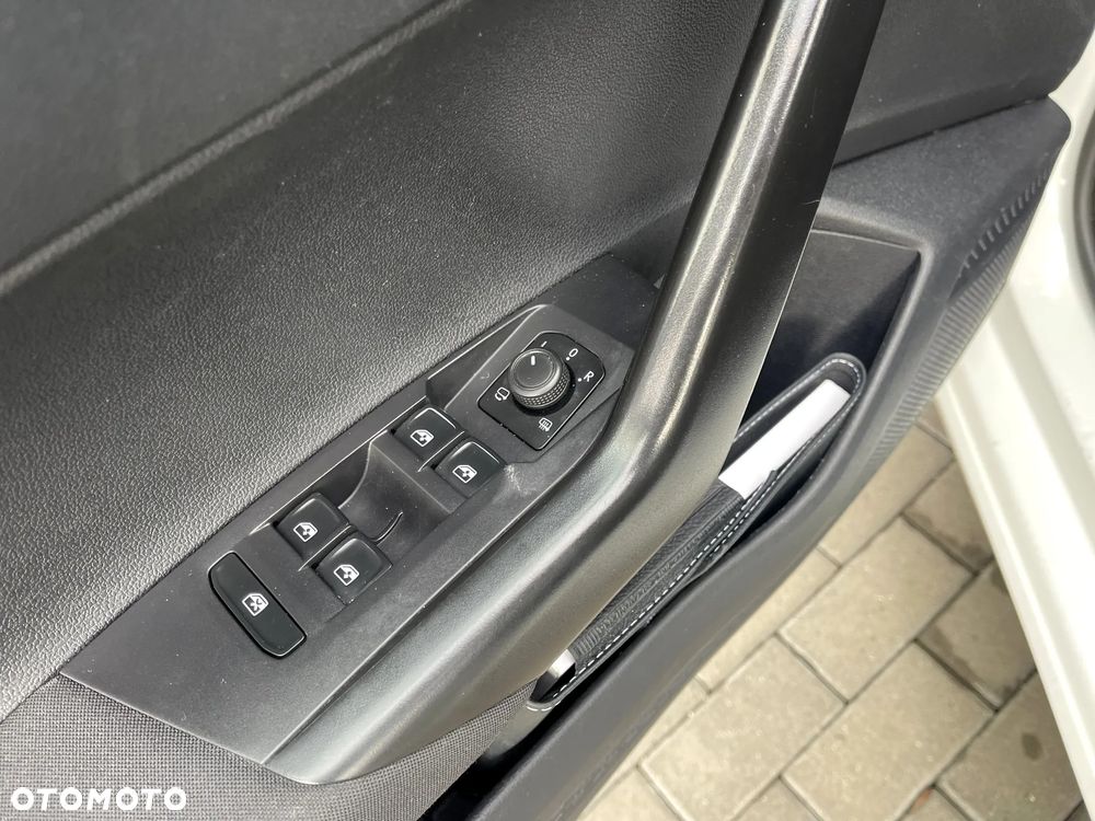 Volkswagen Polo 1.0 TSI OPF R-Line - 25