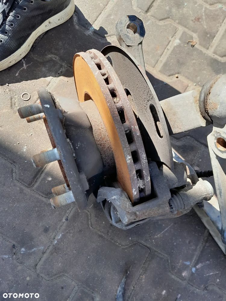 Zwrotnica lewa bliźniak ABS Iveco Daily 13r - 2