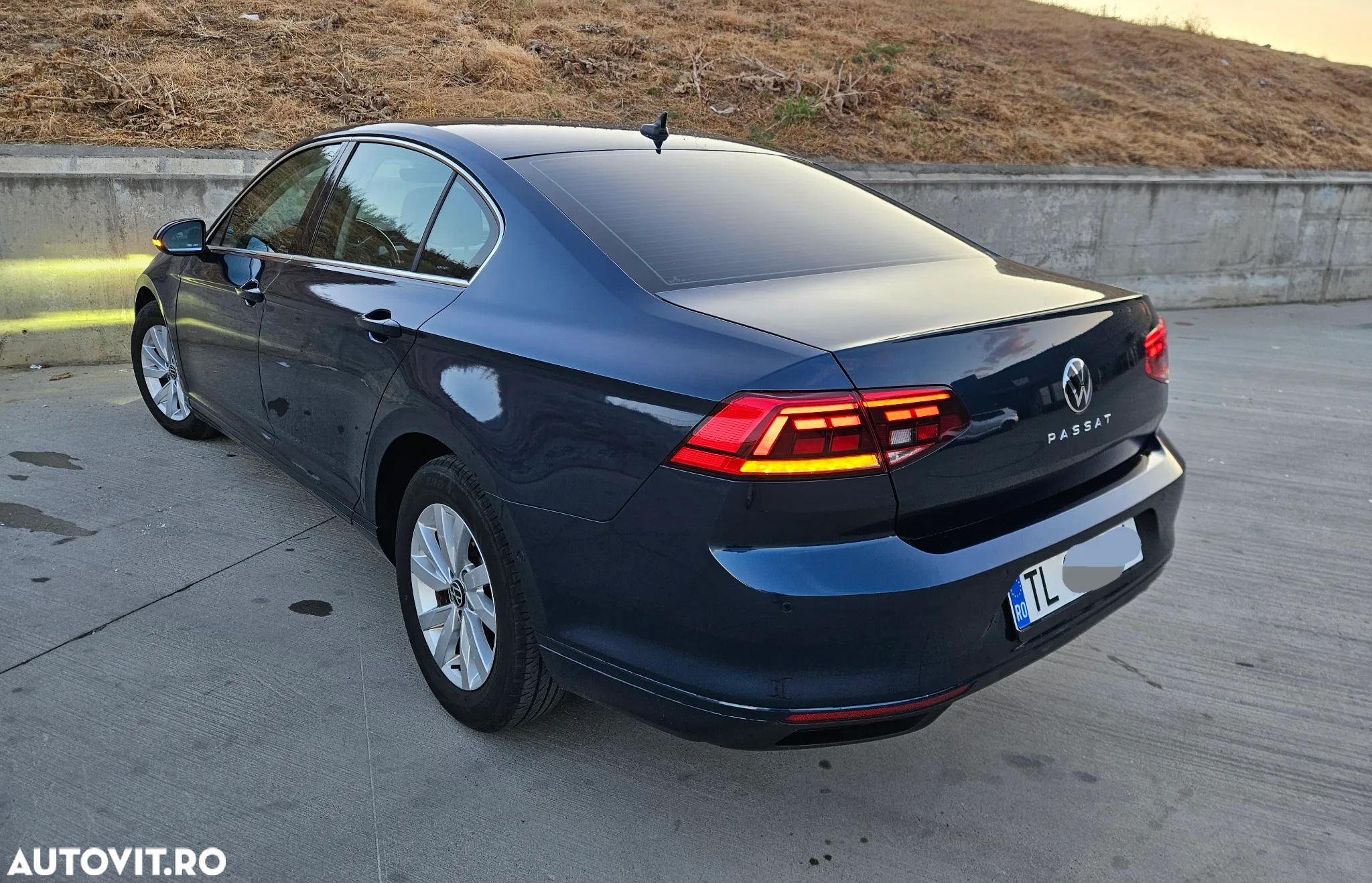 Volkswagen Passat Variant 2.0 TDI DSG Comfortline - 3