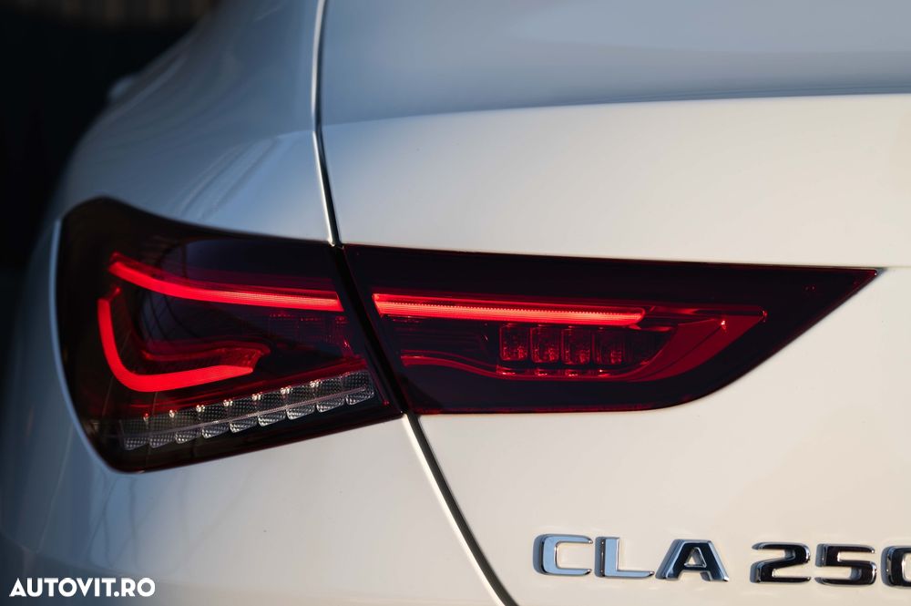 Mercedes-Benz CLA 250 e 8G-DCT AMG Line - 11