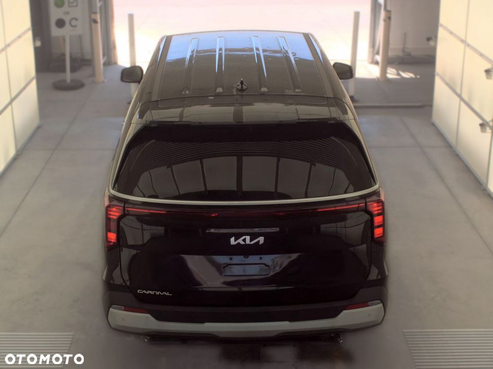Kia Carnival - 5