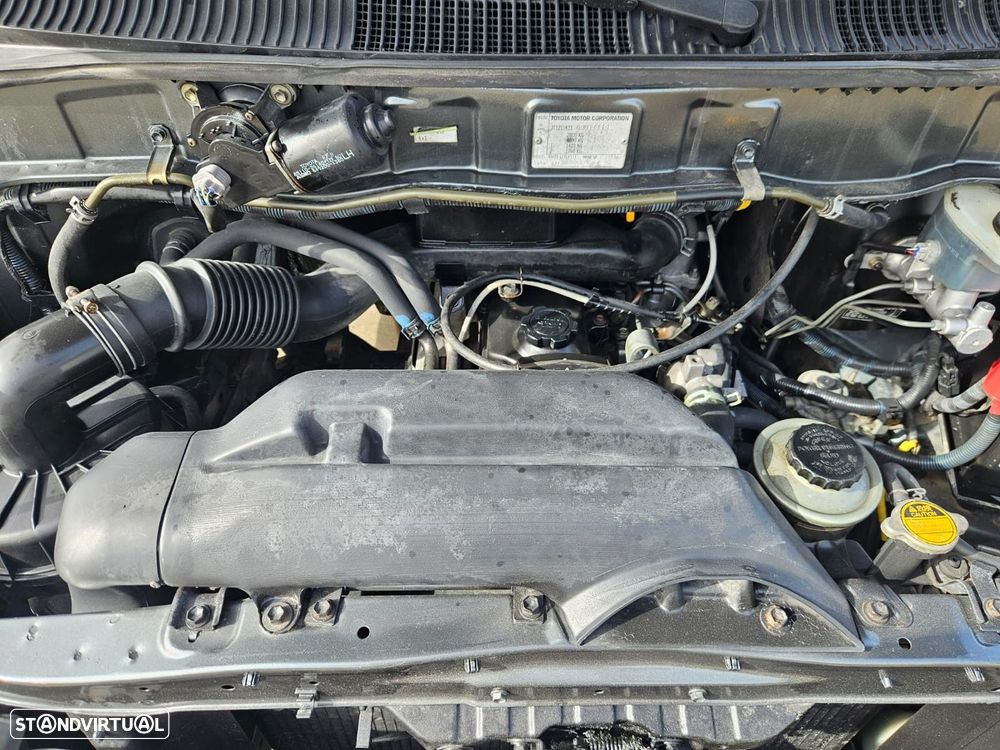 Toyota HiAce 2.4 D LXH12LG - 38