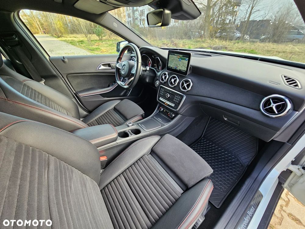 Mercedes-Benz GLA 200 7G-DCT AMG Line - 37