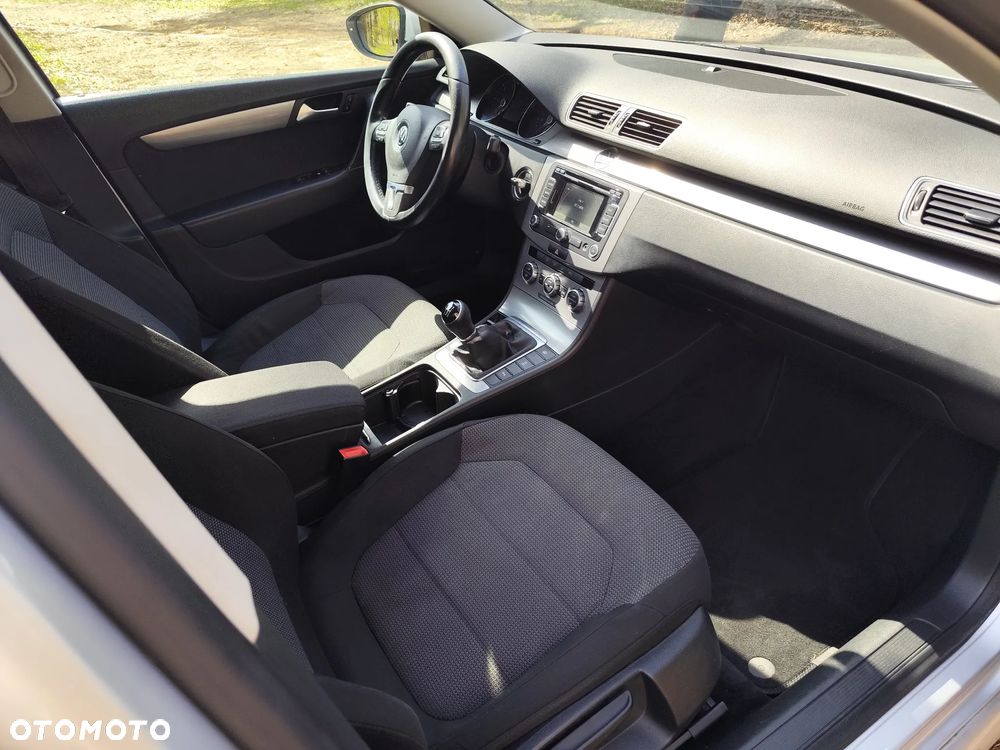 Volkswagen Passat 2.0 TDI Comfortline - 9