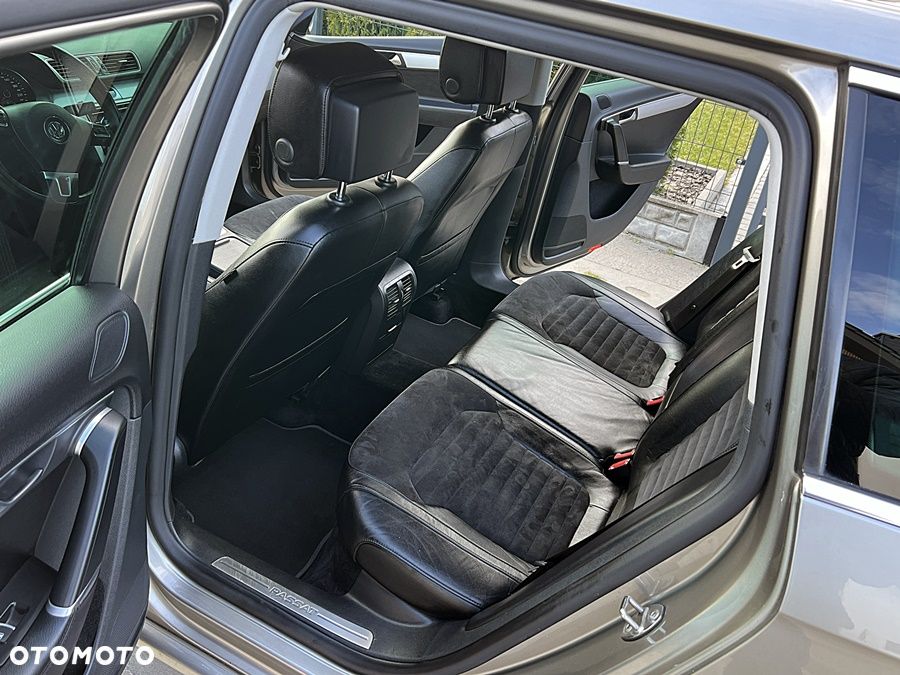 Volkswagen Passat 2.0 TDI Highline - 24