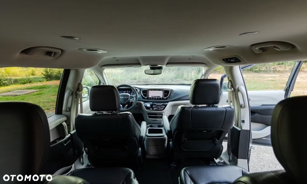 Chrysler Pacifica - 11