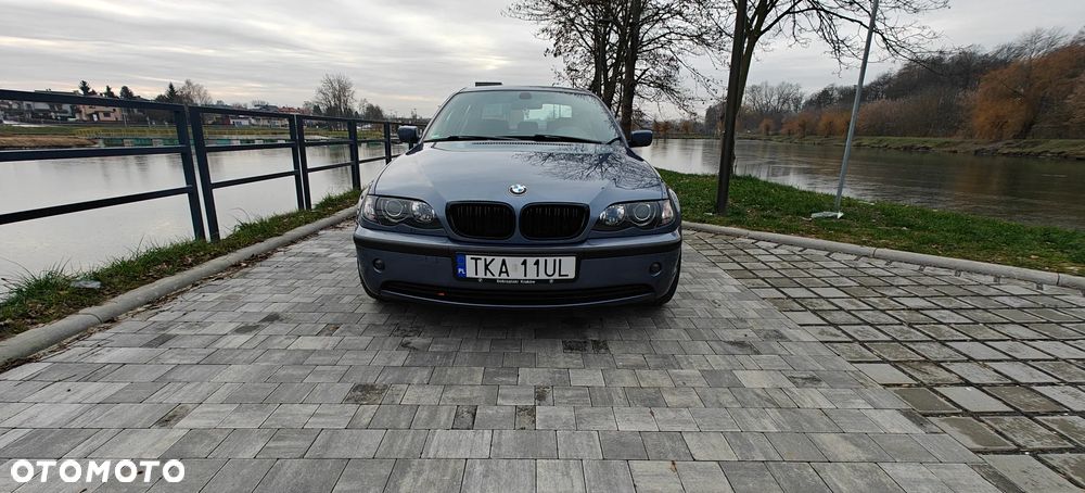 BMW Seria 3 320i - 5